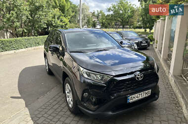 Внедорожник / Кроссовер Toyota RAV4 2020 в 