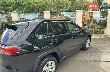 Внедорожник / Кроссовер Toyota RAV4 2020 в 