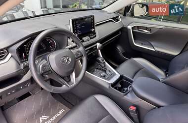 Внедорожник / Кроссовер Toyota RAV4 2019 в 
