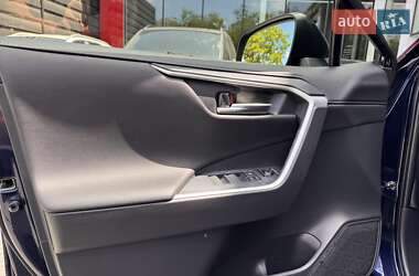 Внедорожник / Кроссовер Toyota RAV4 2019 в 
