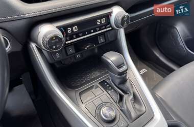 Внедорожник / Кроссовер Toyota RAV4 2019 в 