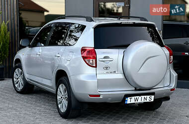 Внедорожник / Кроссовер Toyota RAV4 2006 в 