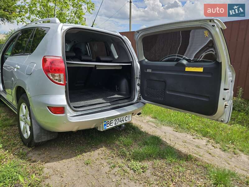 Позашляховик / Кросовер Toyota RAV4 2008 в Первомайську