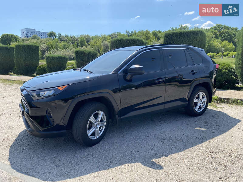 Позашляховик / Кросовер Toyota RAV4 2020 в Дніпрі