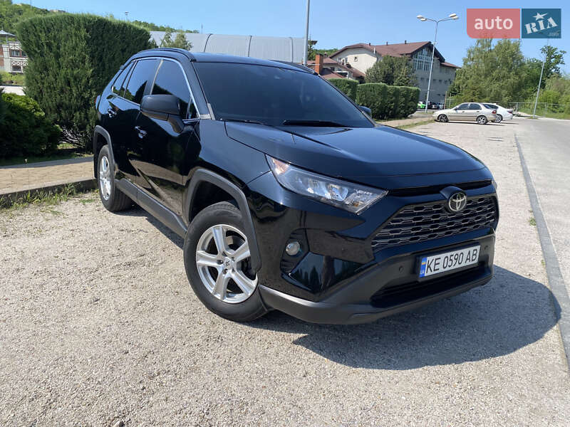 Позашляховик / Кросовер Toyota RAV4 2020 в Дніпрі