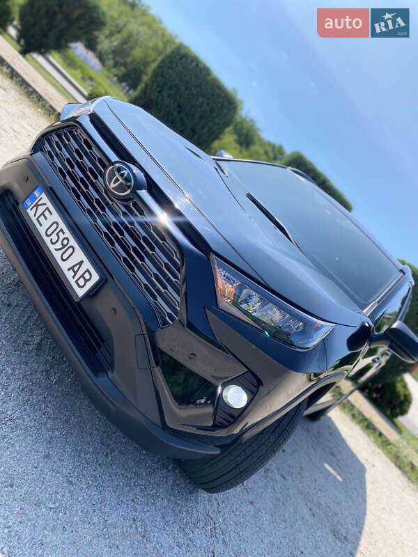 Позашляховик / Кросовер Toyota RAV4 2020 в Дніпрі