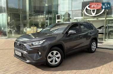 Внедорожник / Кроссовер Toyota RAV4 2020 в Киеве