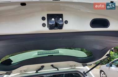 Позашляховик / Кросовер Toyota RAV4 2016 в 