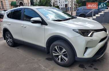 Позашляховик / Кросовер Toyota RAV4 2016 в 