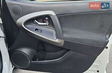 Внедорожник / Кроссовер Toyota RAV4 2010 в 