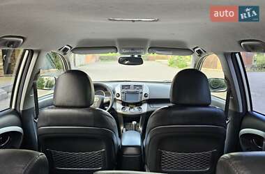 Внедорожник / Кроссовер Toyota RAV4 2010 в 