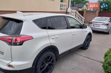 Внедорожник / Кроссовер Toyota RAV4 2018 в 
