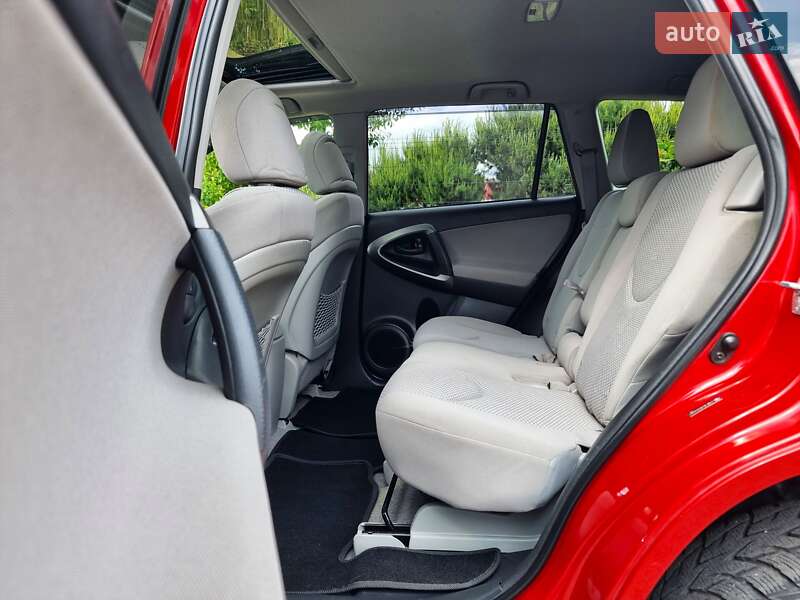 Позашляховик / Кросовер Toyota RAV4 2012 в Хмельницькому