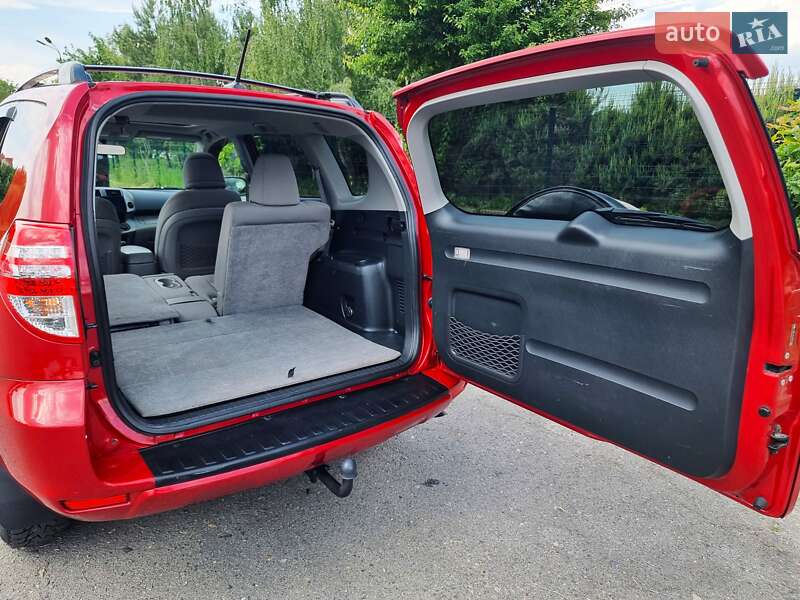 Позашляховик / Кросовер Toyota RAV4 2012 в Хмельницькому