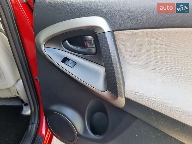 Позашляховик / Кросовер Toyota RAV4 2012 в Хмельницькому