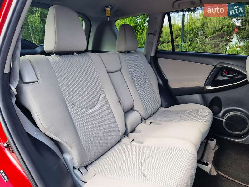 Позашляховик / Кросовер Toyota RAV4 2012 в Хмельницькому