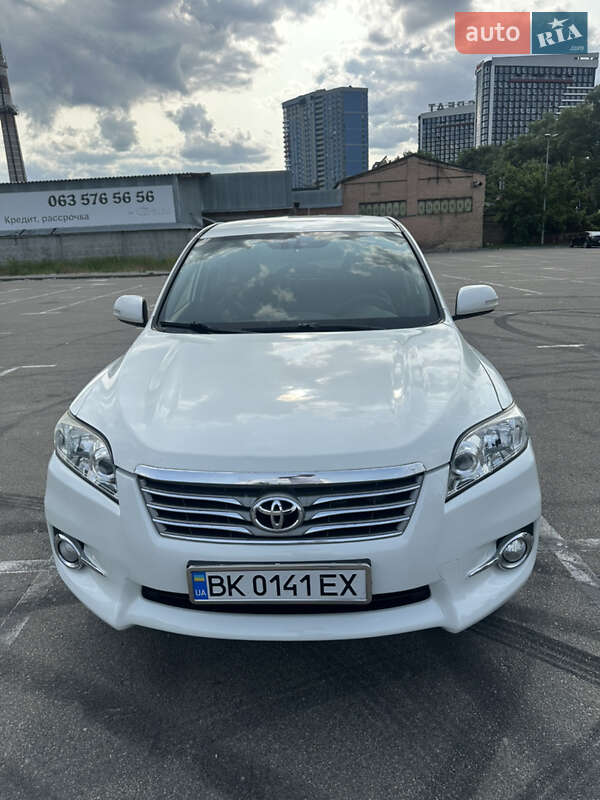 Внедорожник / Кроссовер Toyota RAV4 2010 в Киеве