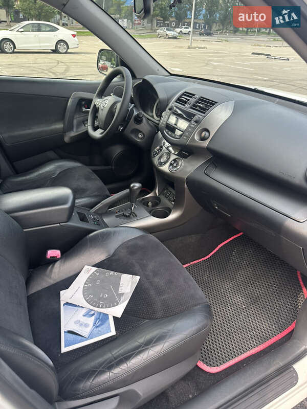 Внедорожник / Кроссовер Toyota RAV4 2010 в Киеве