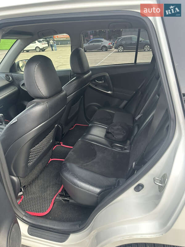 Внедорожник / Кроссовер Toyota RAV4 2010 в Киеве