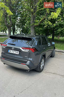 Внедорожник / Кроссовер Toyota RAV4 2022 в 
