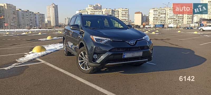 Позашляховик / Кросовер Toyota RAV4 2017 в Києві