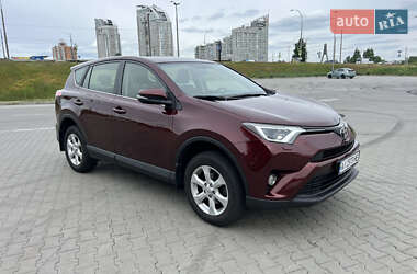 Внедорожник / Кроссовер Toyota RAV4 2017 в 
