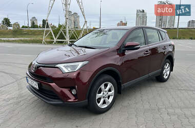 Внедорожник / Кроссовер Toyota RAV4 2017 в 