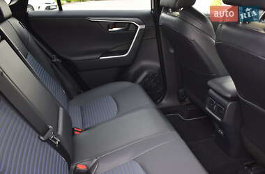 Внедорожник / Кроссовер Toyota RAV4 2023 в 