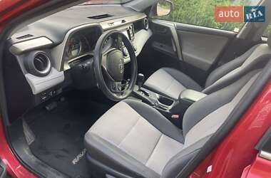 Внедорожник / Кроссовер Toyota RAV4 2015 в 