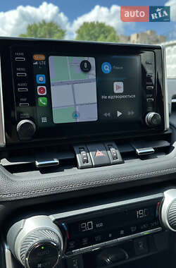 Позашляховик / Кросовер Toyota RAV4 2019 в 