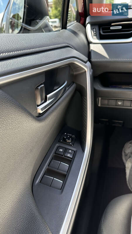 Внедорожник / Кроссовер Toyota RAV4 2019 в Киеве