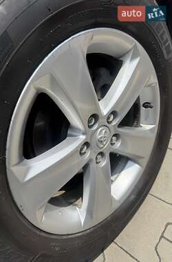 Внедорожник / Кроссовер Toyota RAV4 2013 в 