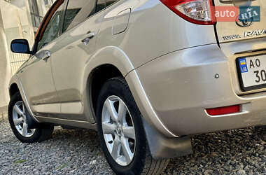 Позашляховик / Кросовер Toyota RAV4 2007 в 