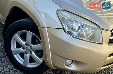 Позашляховик / Кросовер Toyota RAV4 2007 в 