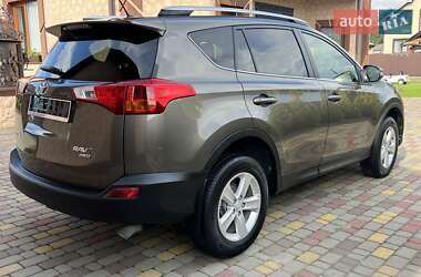 Позашляховик / Кросовер Toyota RAV4 2013 в 