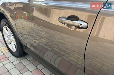 Позашляховик / Кросовер Toyota RAV4 2013 в 