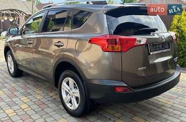 Позашляховик / Кросовер Toyota RAV4 2013 в 