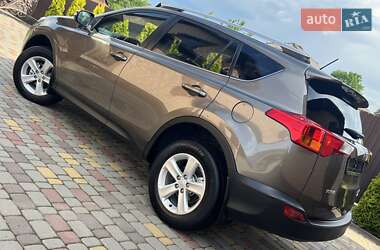 Позашляховик / Кросовер Toyota RAV4 2013 в 