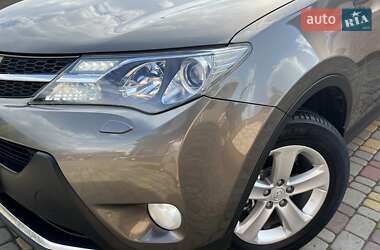 Позашляховик / Кросовер Toyota RAV4 2013 в 
