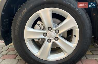Позашляховик / Кросовер Toyota RAV4 2013 в 