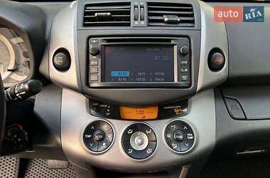 Внедорожник / Кроссовер Toyota RAV4 2008 в 