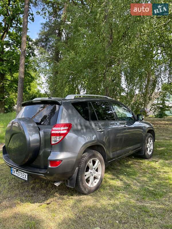 Позашляховик / Кросовер Toyota RAV4 2009 в Рівному