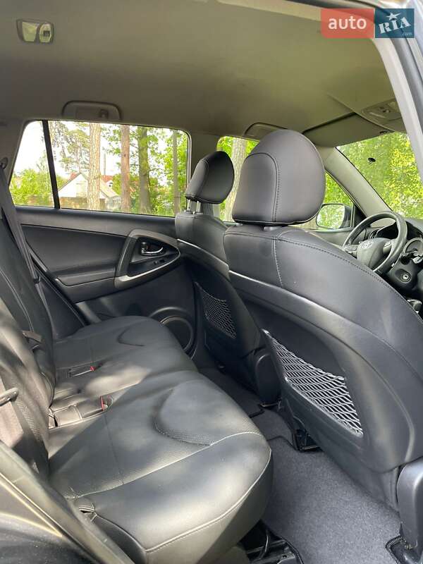 Позашляховик / Кросовер Toyota RAV4 2009 в Рівному