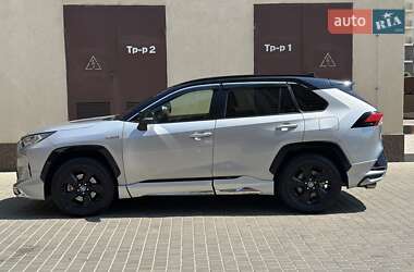 Внедорожник / Кроссовер Toyota RAV4 2021 в 