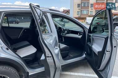 Внедорожник / Кроссовер Toyota RAV4 2016 в 