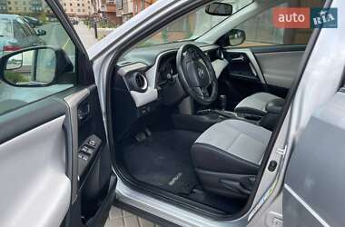 Внедорожник / Кроссовер Toyota RAV4 2016 в 