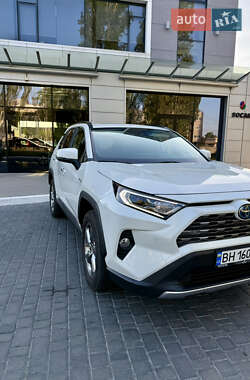 Внедорожник / Кроссовер Toyota RAV4 2019 в 