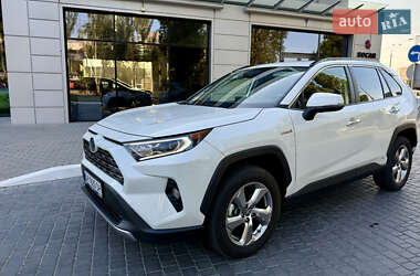 Внедорожник / Кроссовер Toyota RAV4 2019 в 