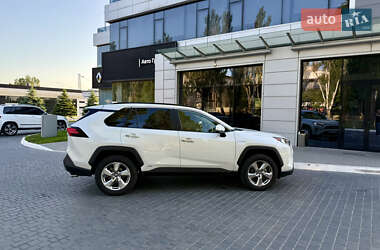 Внедорожник / Кроссовер Toyota RAV4 2019 в 