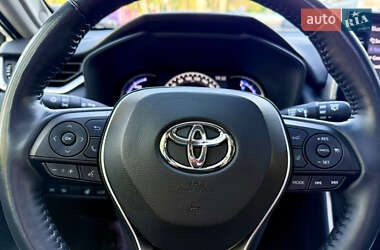 Внедорожник / Кроссовер Toyota RAV4 2019 в 